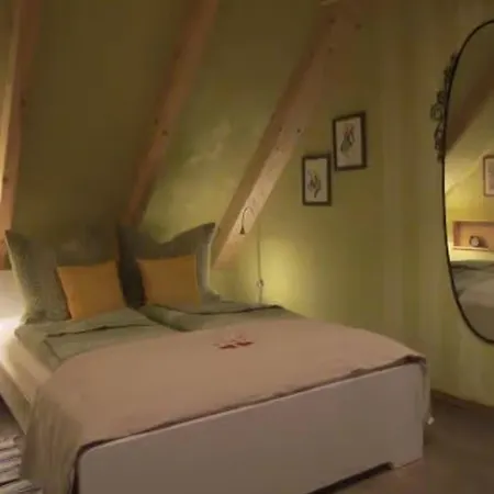 Koras Dachkammer Apartment *